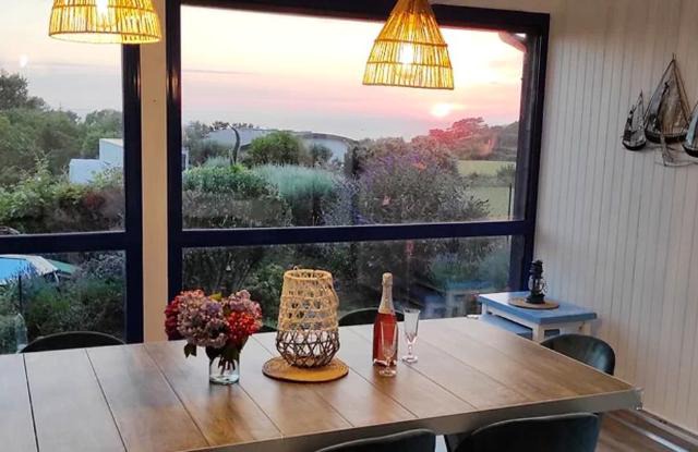 Villa de 4 chambres avec vue sur la mer piscine privee et jardin clos a Le Conquet