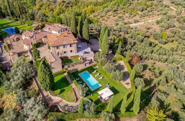 Villa De Cerchi 12, Emma Villas