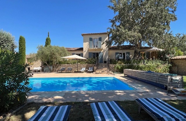 Villa de Charme, à Proximité Immédiate D'uzes et du Pont du Gard