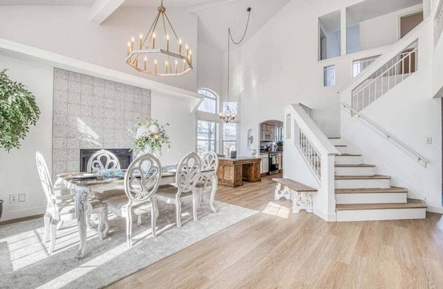 Villa de Montana: Breathtaking Sunset Views in Franklin Mountains