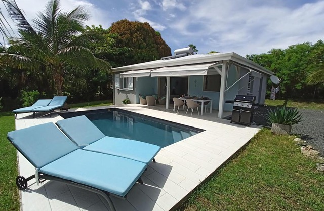 Villa de rêve avec piscine et jardin à St-Francois classée 4 étoiles