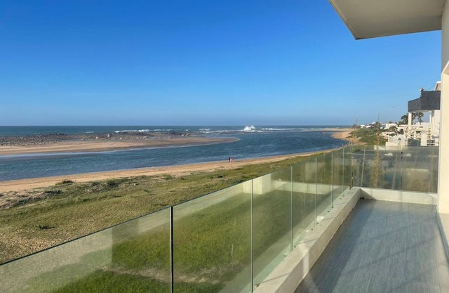 VILLA EN FRONT DE MER