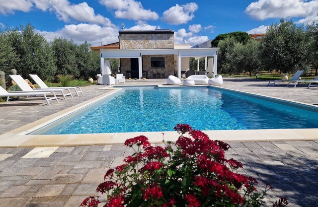 VILLA DEGLI ULIVI BEAUTIFUL VILLA SURROUNDED BY GREENERY PARTINICO, PA, SICILY