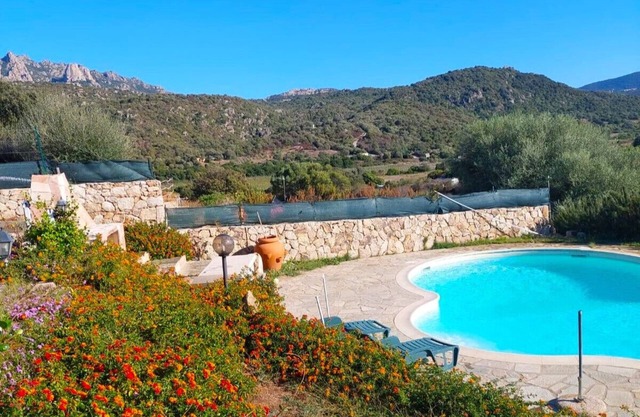 VILLA DEI GRANITI: delightful villa with swimming pool