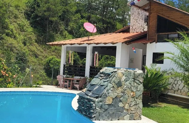 Villa Del Cielo, Piscina y Rio.