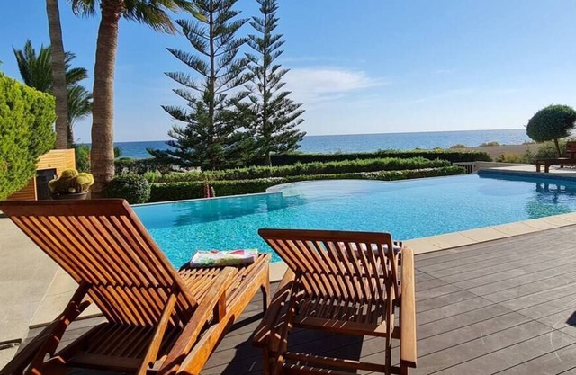 Villa del Mar - Beach Front with private Beach