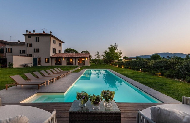 Villa del Nonno, Luxury Tuscan Farmhouse with Private Pool close to Lucca, Pisa and Florence