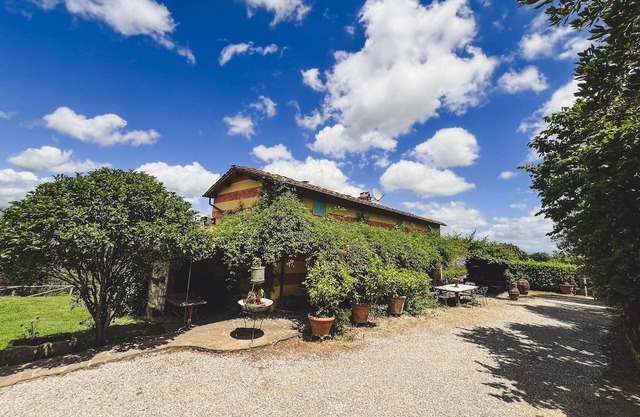 Villa dell'Ortensia immersed in the nature with pool