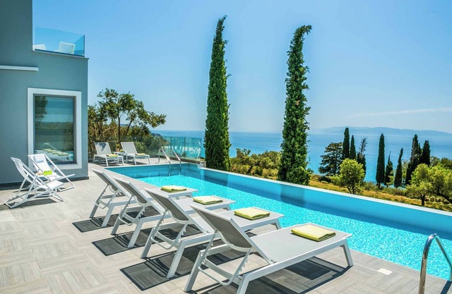 Villa Della Luna: esta villa está cerca de servicios, tiene una piscina privada y WI-FI