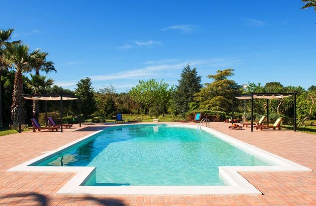VILLA DE lantanë con piscina privada en un jardín de 10. 000 m. q.