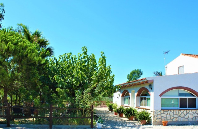 Villa Delta, 10.000 m de parcela con piscina, barbacoa y laguna privada