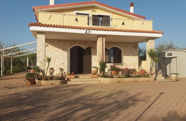 VILLA DI CAMPAGNA A 3 KM DEL CENTRO DE LA CIUDAD