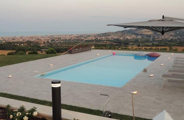 Villa di lusso rustica con vista mare, collina e montagna