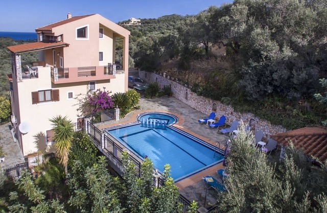 Villa Dimosthenis 4 Bedrooms With Private Pool