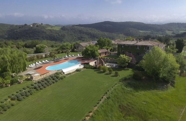 Villa Dipendenza, holding histórico con maravillosa piscina