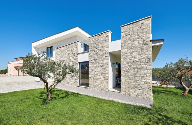 VILLA DOLCEA · Elegante villa con piscina privada cerca de Umag
