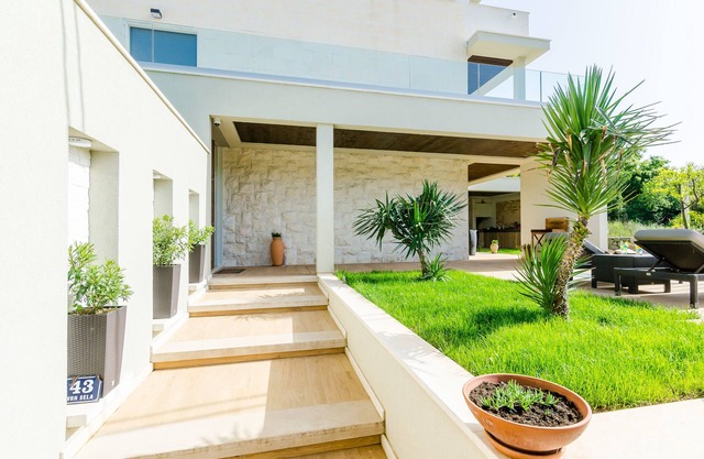 Villa Dolores Apartments