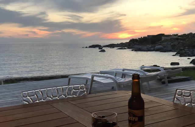 Villa Doride "Maison pieds dans l'eau"-private home with direct access to the sea