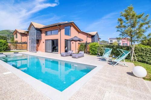 Villa Earth