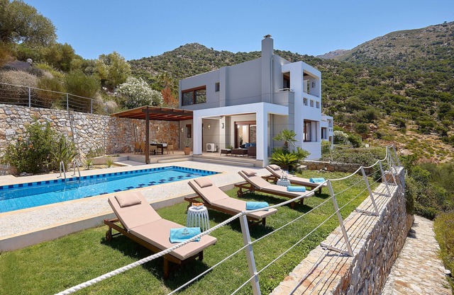 Villa Elektra - Only 600m from the beach