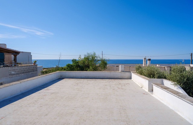 Villa "Elena" con vistas al mar, terraza y aire acondicionado