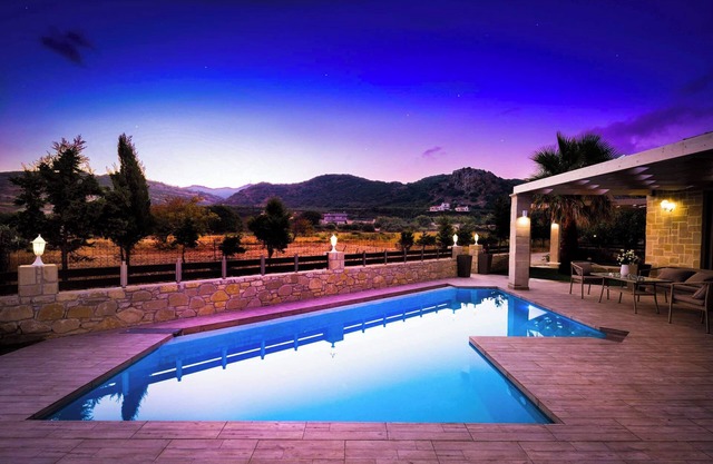 Villa Elenitsa - Elegante propiedad a solo 200 metros de la playa y restaurantes