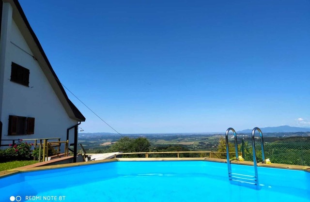 Independent villa with private fenced garden and swimming pool for exclusive use.