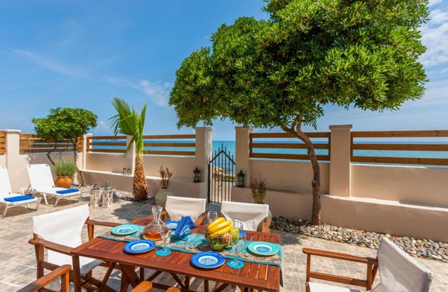 Villa Elizabeth - Seafront Modern Villa - Villa Elizabeth - Seafront Classic Villa
