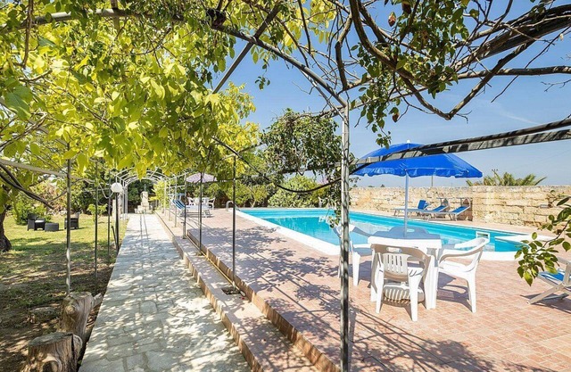 Villa Ella, fully refundable with voucher*: A characteristic and welcoming two-story villa situated in a quiet location, a few minutes from the town center, with Free WI-FI.