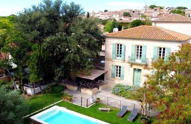 Hermosa Maison de Maître en propiedad arbolada en pueblo típico