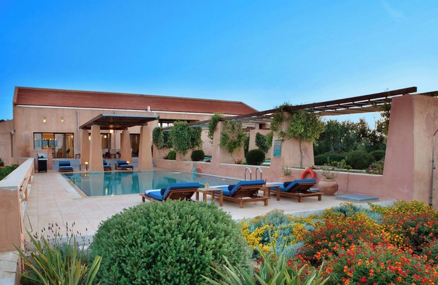 Villa Epavlis, Two Amazing Pools & Hot Tub