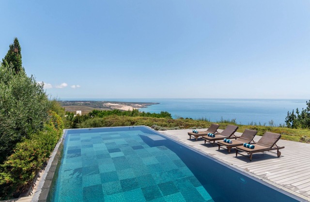 Villa Equador - Splendid villa with infinity pool and ocean view - Allure Villas