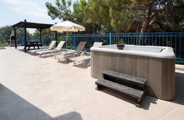 Villa Ermis - Three Bedroom Villa, Sleeps 7