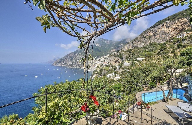 Villa Ernestina Grande: una espléndida y luminosa villa de cuatro pisos situada en la roca.