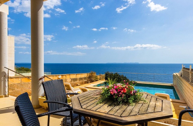Villa Es Bufedo, en 1ra línea con vistas espectaculares al mar en Cala Pi