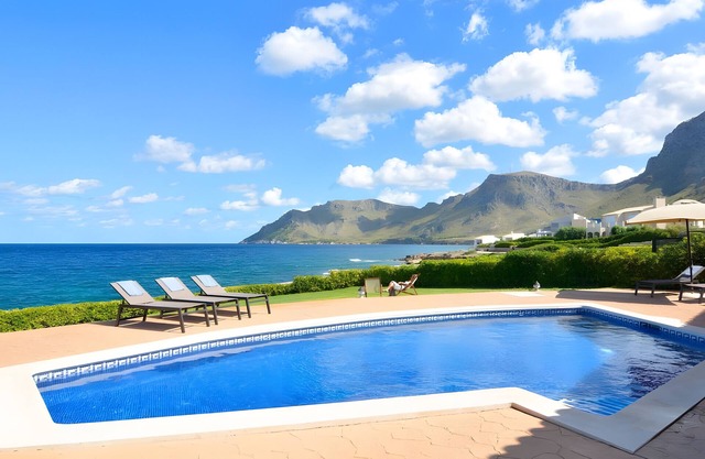 Villa 'Es Caló' con vistas al mar, Wi-Fi y aire acondicionado