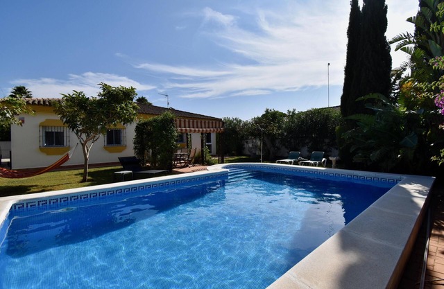 Villa Huerto Chico, precioso jardín con piscina privada para 8 personas