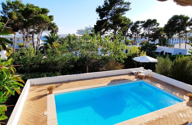 Villa con piscina y vistas al Mar en la Playa de Santo Tomas