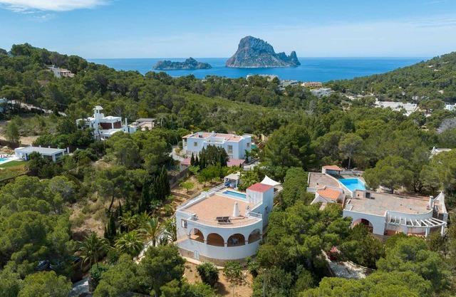 VILLA REINA