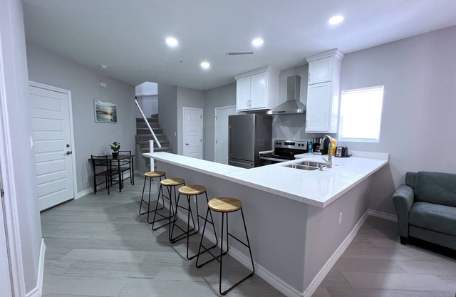 Villa Escondida #1 -2BD- Straight Shot to SpaceX!
