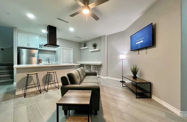 Villa Escondida #2 -2BD- Straight Shot to SpaceX!