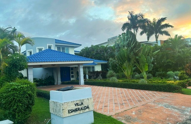 Amplia y Hermosa Villa en prestigioso Residencial Cocotal Golf & Country Club