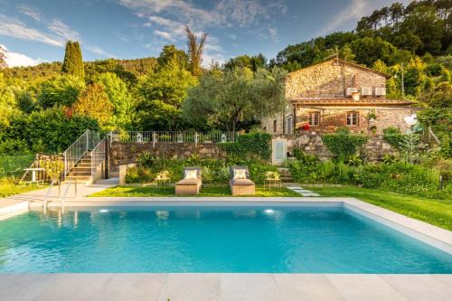 Villa Ester, a Stylish Farmhouse on the Hills