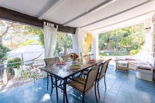 Villa Eta, con Giardino - Piscina e distante 2 minuti a piedi dalla Spiaggia