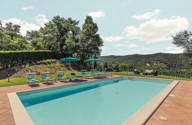 Villa Etra: una villa elegante y acogedora de dos pisos en el estilo característico de la campiña toscana.