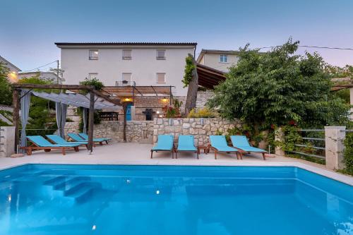 Villa Eugenia for 8 people with private pool & large garden only 3 km from the beach