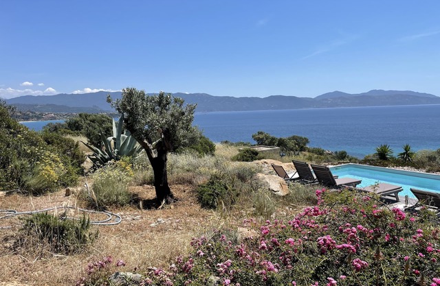 VILLA, EXCEPTIONAL LOCATION AND VIEW-PRIVATE HEATED POOL