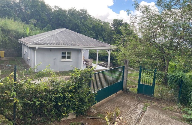Villa F4 vue mer Dans un Écrin de Verdure au Calme à Proximité des Plages du sud