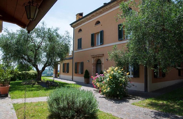 Villa Fiore nel Borgo d'Arte Novilara by Yohome