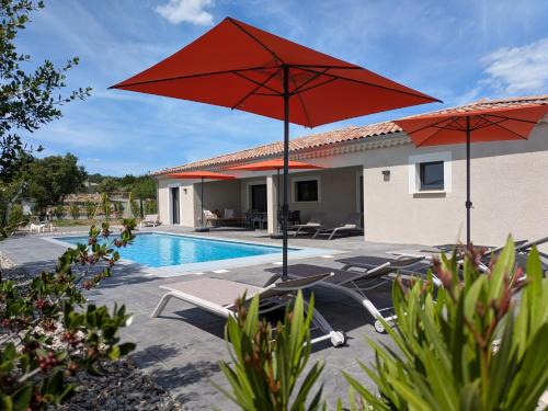 Villa Floria Neuve avec Piscine Privée Chauffée en Sud Ardèche